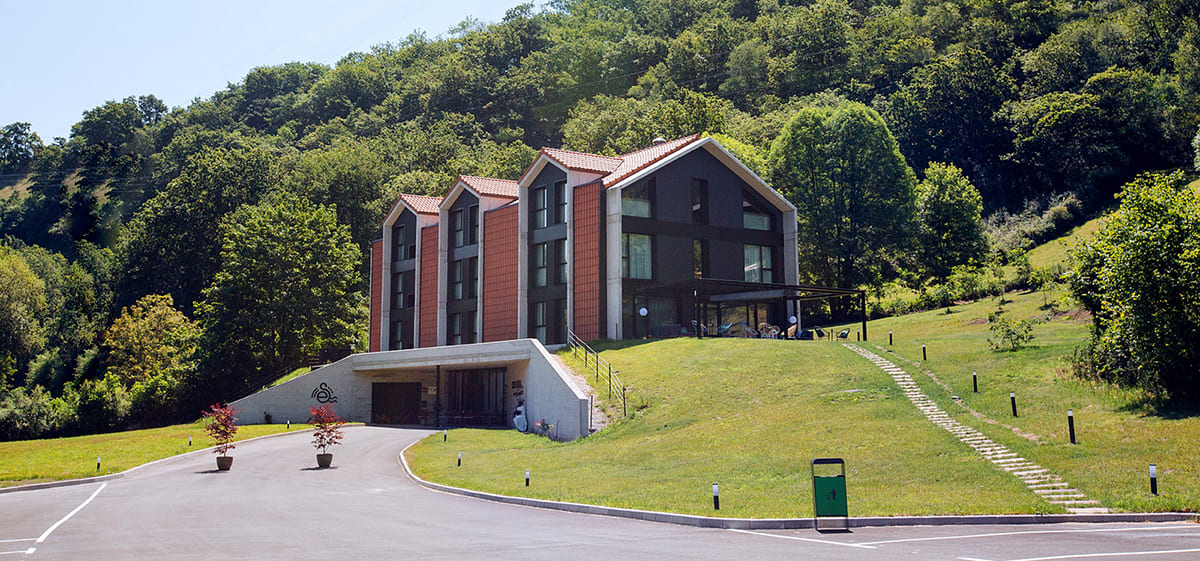 Hotel Ecos del Sella, eine Herausforderung an die Mobilfunkabdeckung in einer besonderen architektonischen Struktur