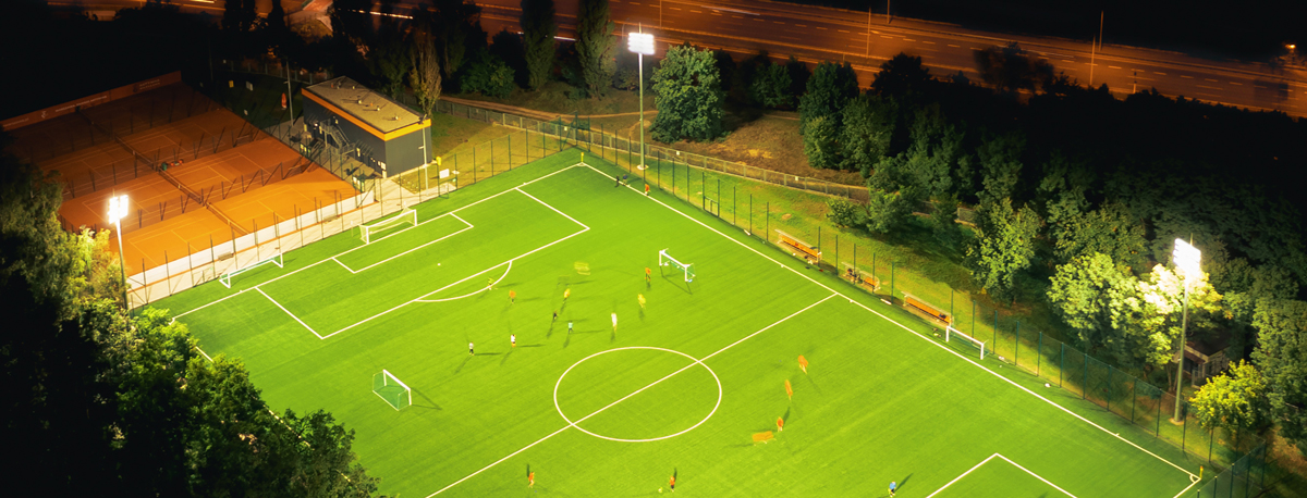 Korrekte Beleuchtung eines Fußballplatzes